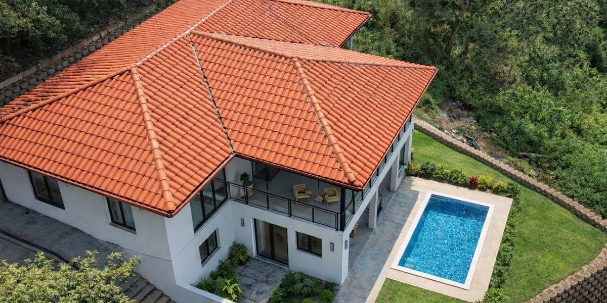 Yuma 26 seen from above, with its pool beside the house