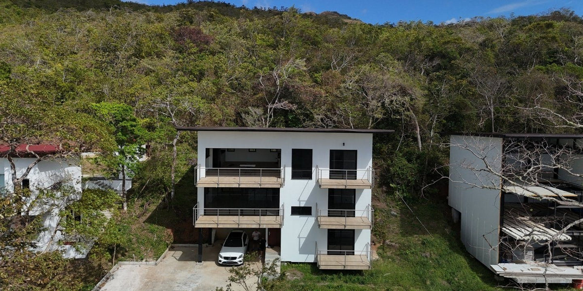 Three-level FRESH residence on the Yuma hillside, with a neighbouring home under construction